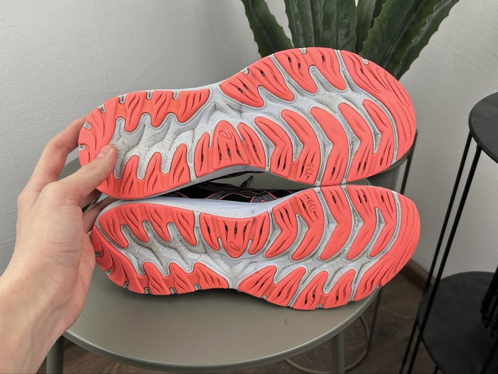 Оригінал! Кросівки Asics Gel Cumulus 40.5 розмір 1075