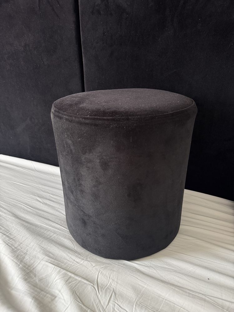 Pufa czarna welurowa zamszowa 30cm x 33cm