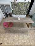 Mesa de madeira para jardim.