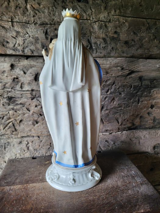 Porcelanowa Maryja Królowa Matka Boża biskwit