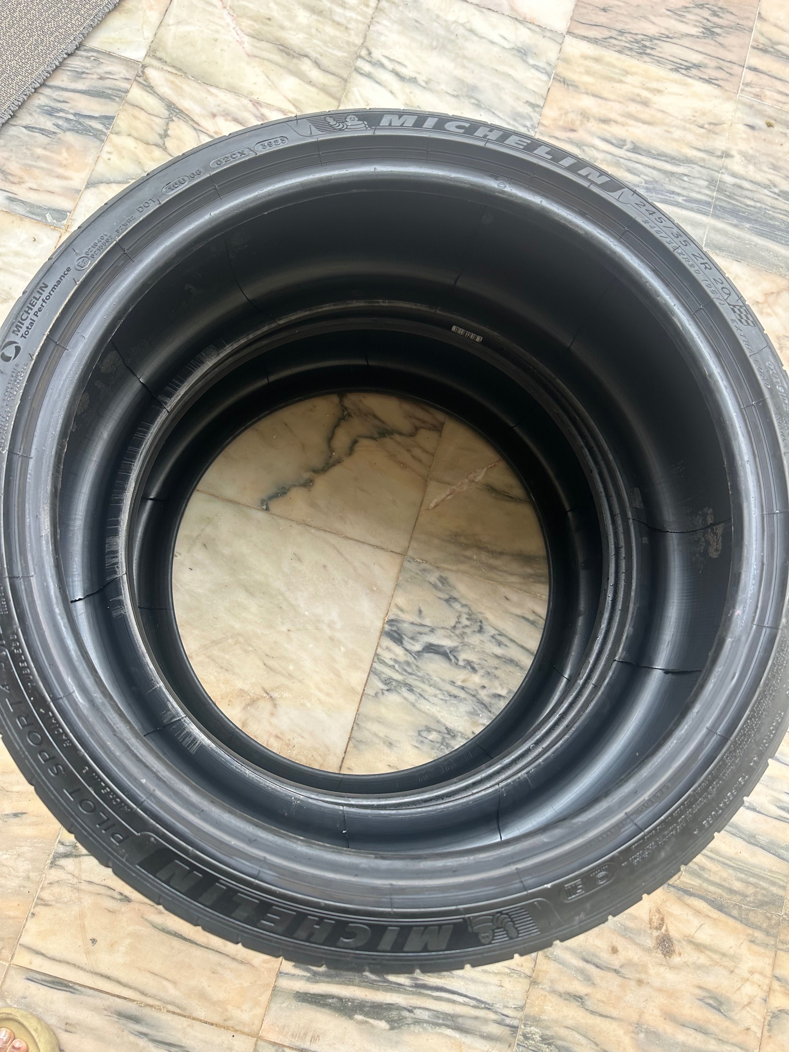 Pneus Michelin 245/35 R20