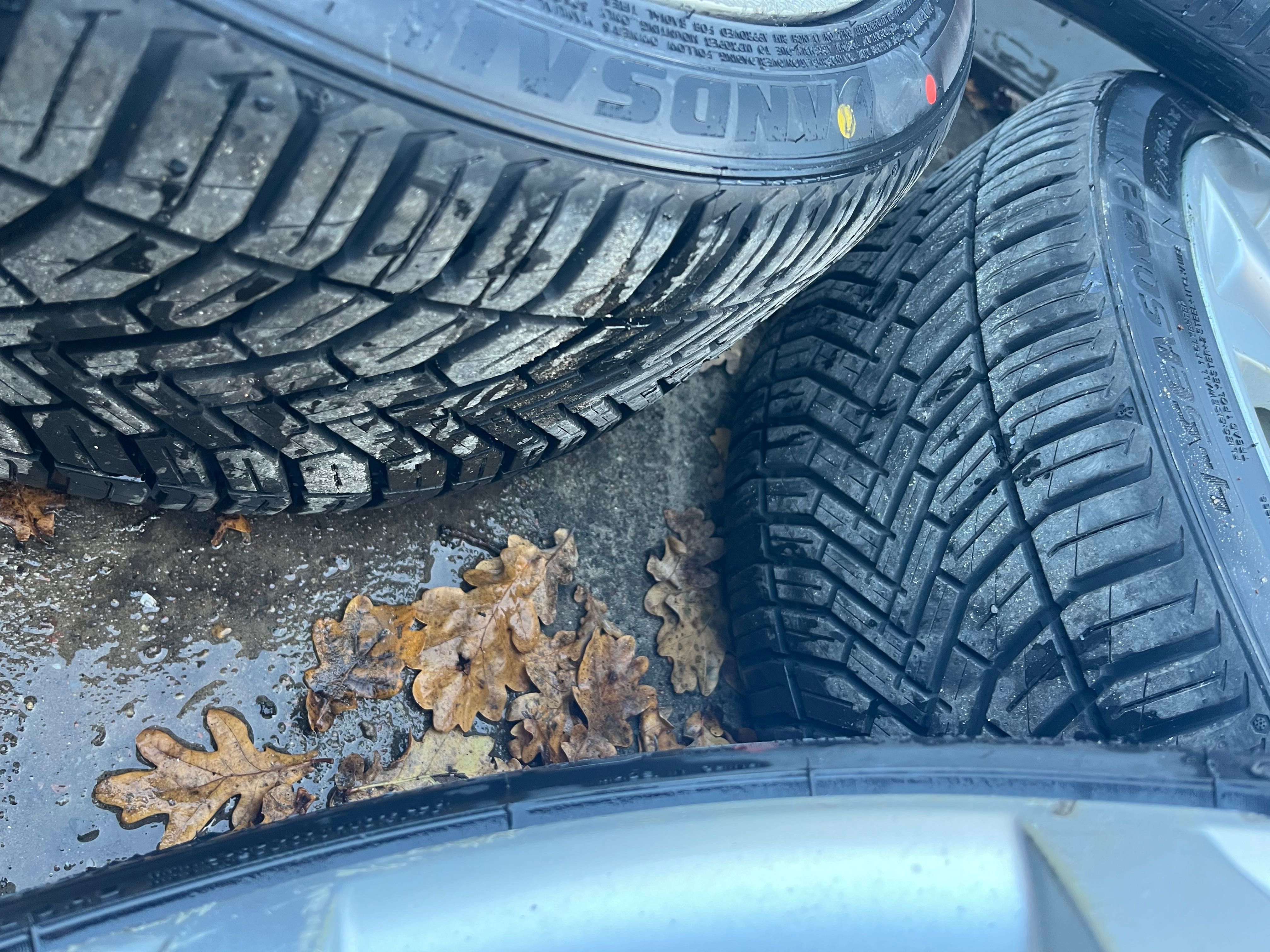 Vendo Jantes 18  Audi pneus 225/40 18 novos, Furação 5x112