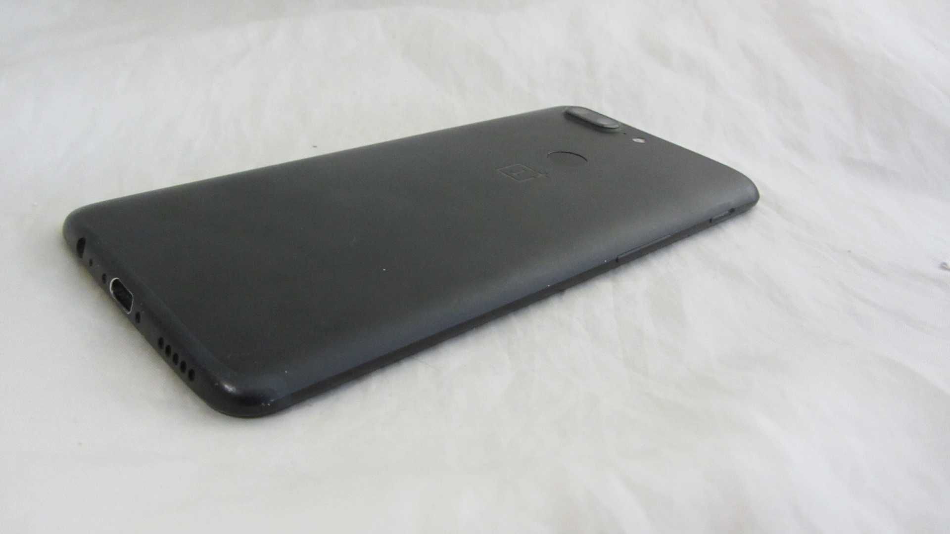 OnePlus 5T 6/64Gb Black