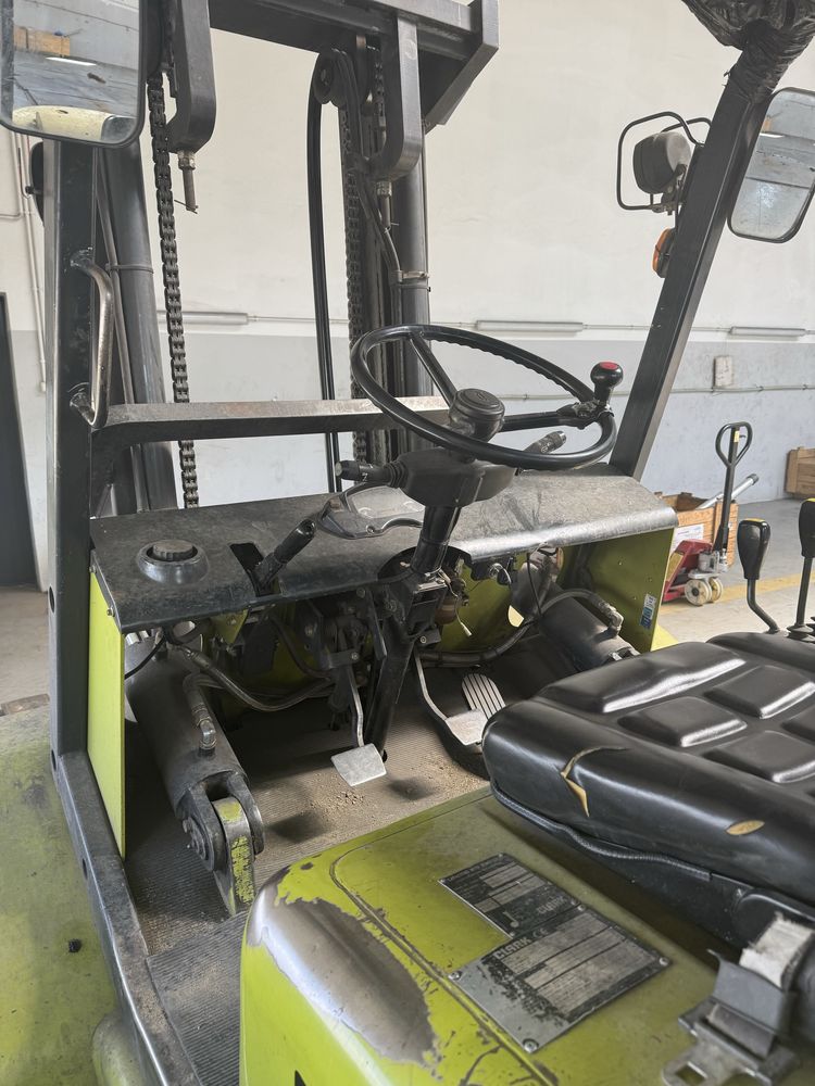 Wózek widłowy CLARK 5T – Diesel, UDT, przesuw boczny – Wynajem