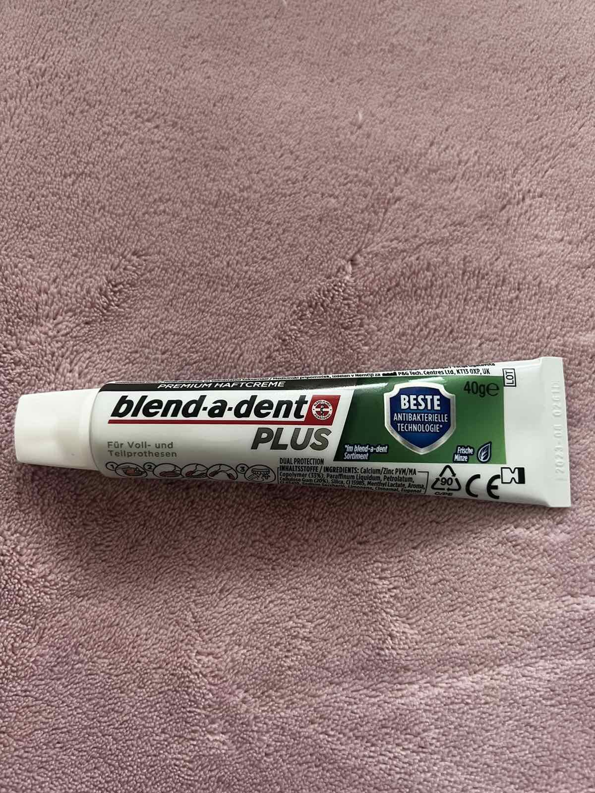 Фиксирующий крем Blend-a-dent Plus Beste для зубных протезов 40 г