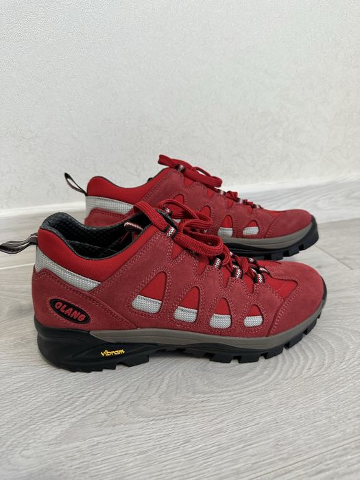 кросівки (трекери) OLANG