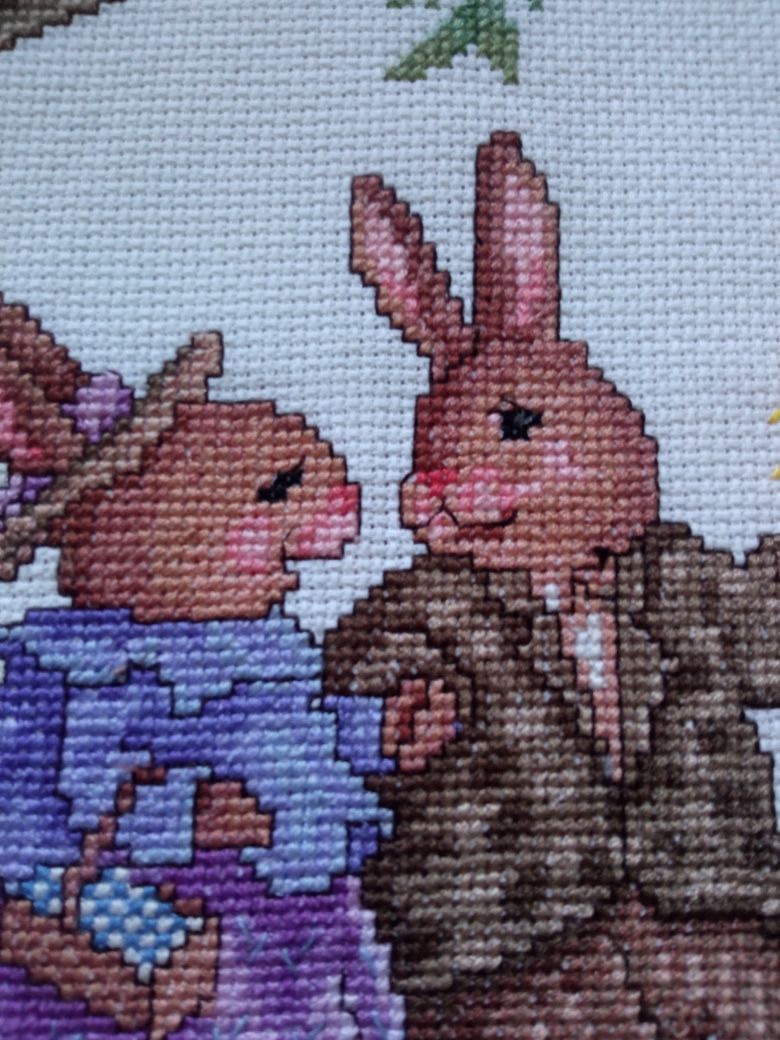 Вишивка на тканині картина сім'я кроликів