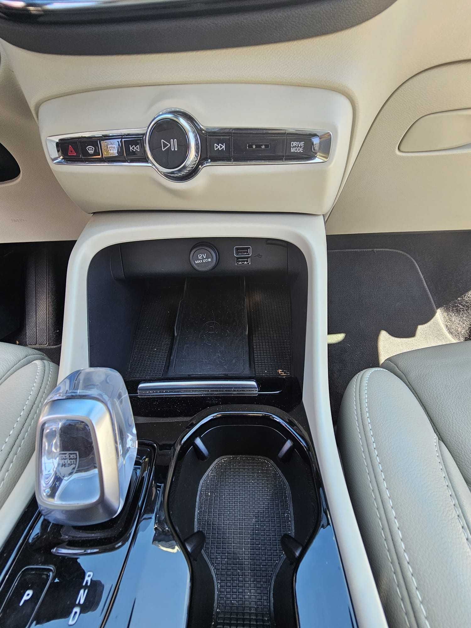 Volvo XC40 T4 Plug-in Hybrid Inscription – 2022 | 30.210 km
