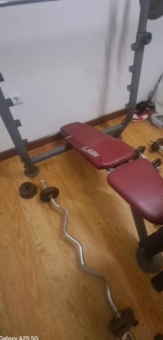 vendo banco supino newfit sculptor reto e inclinado 
barra de 15kg com