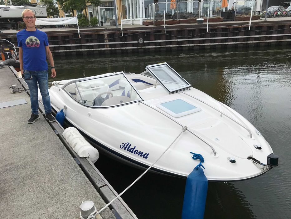 Bayliner 602 – Motor Diesel – Excelente Estado – Pronto para Navegar