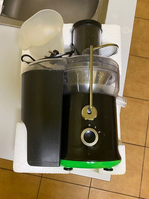 Sokowirówka z dużym otworem na owoce