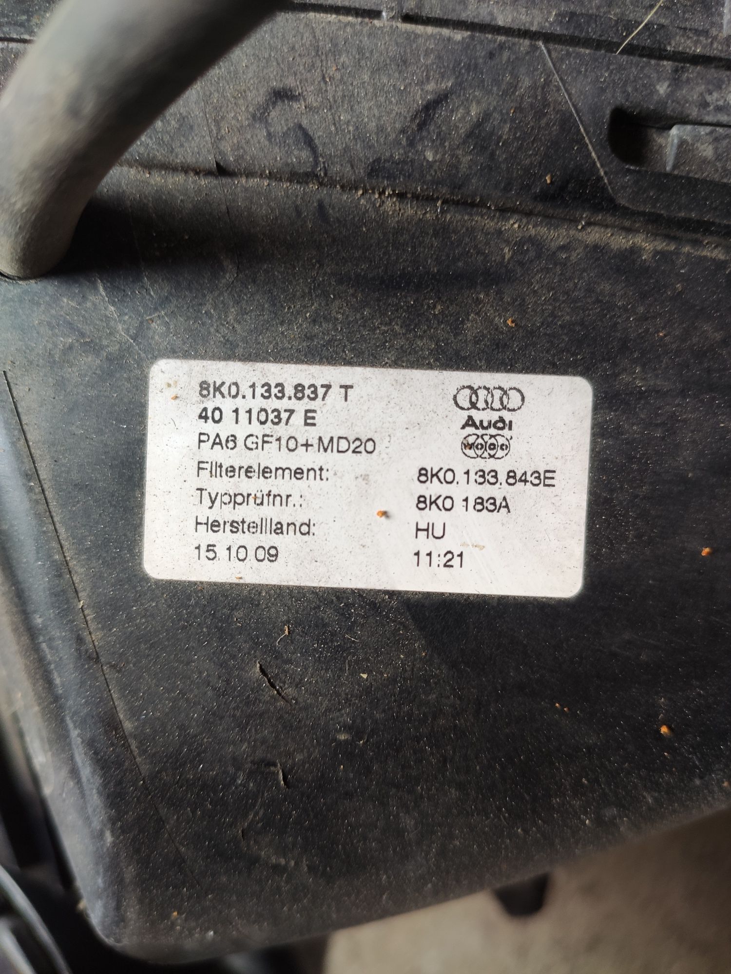 Obudowa filtra powietrza Audi A4 B8 A5 2.0TDI 8K0 837T