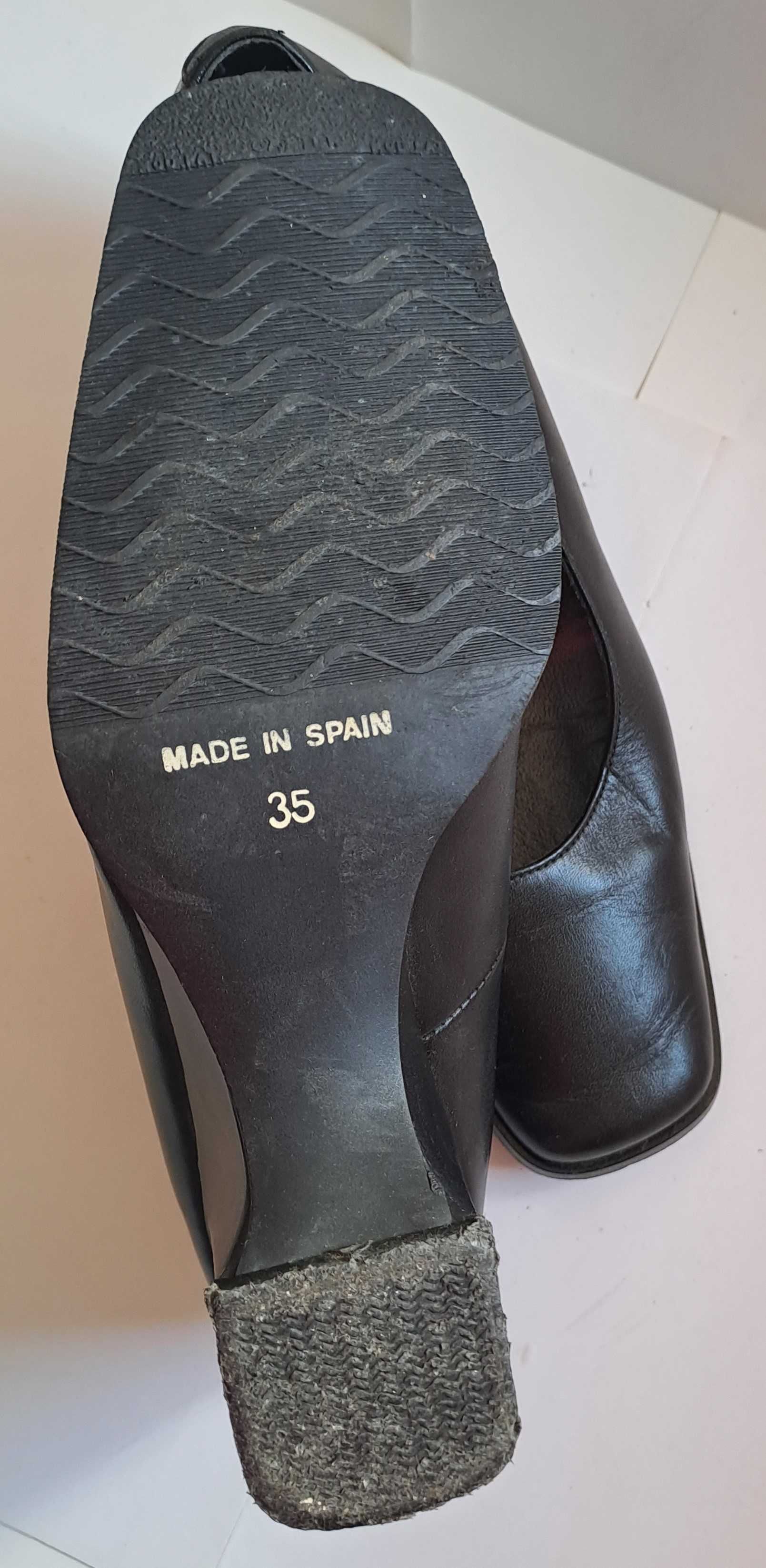 Sapatos em pele com tacão em cunha