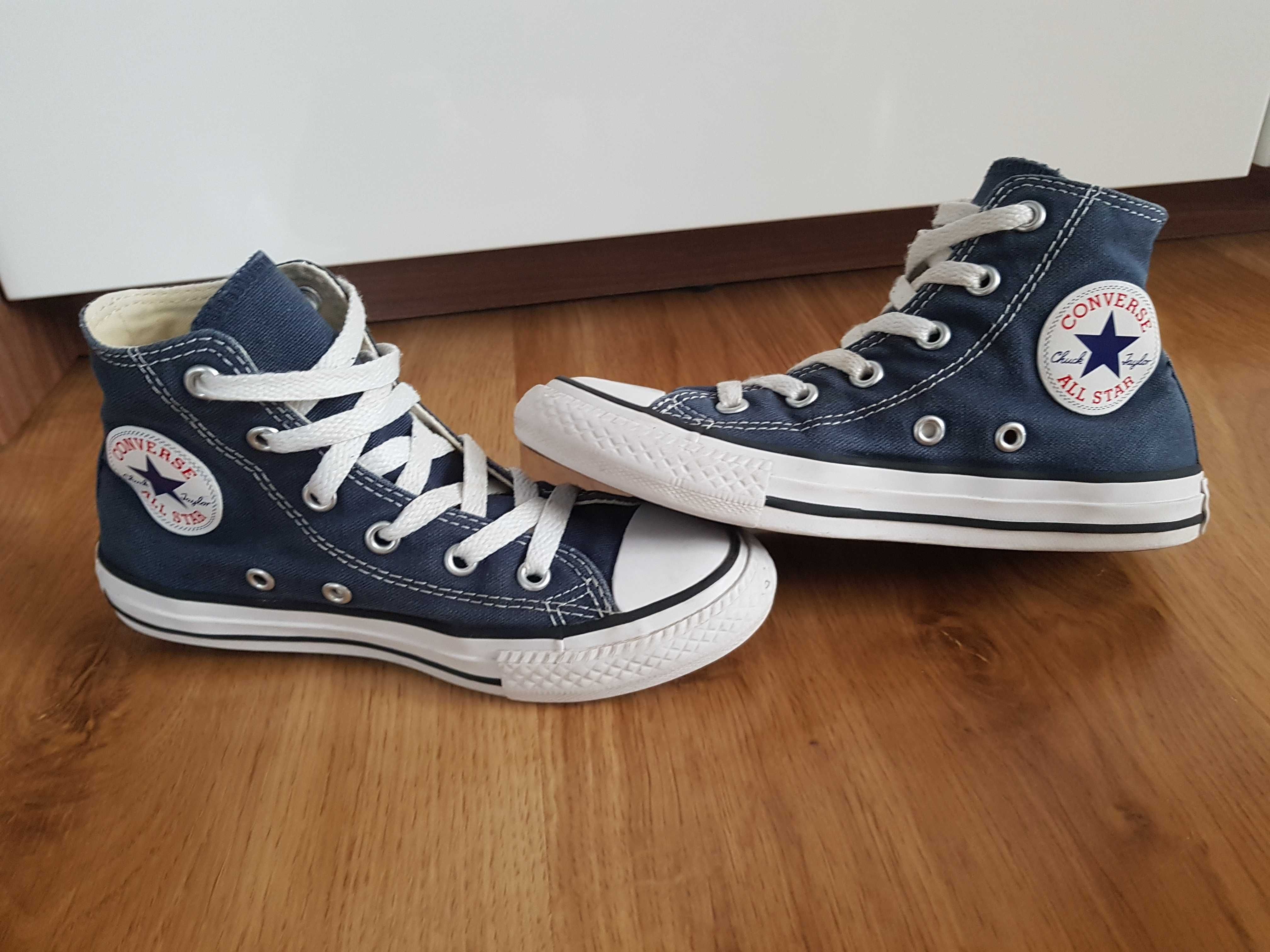 Granatowe wyższe trampki Converse 30