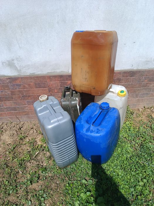 Sprzedam bańki na paliwo 30 l