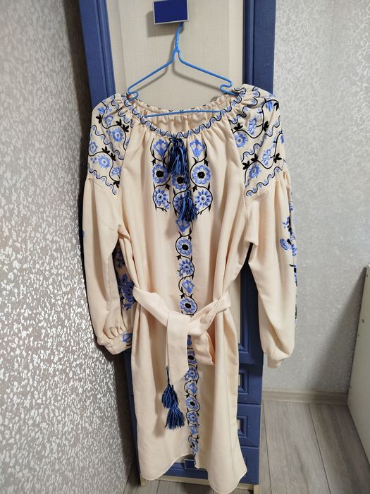 Продам сукню-вишиванку розмір М-Л