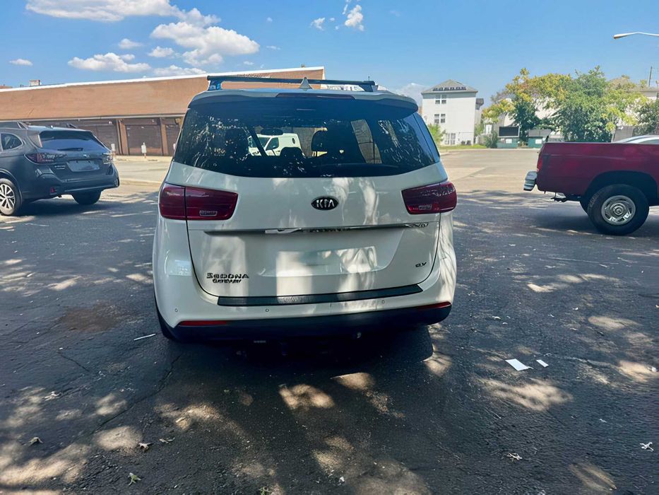 Kia Sedona      2019