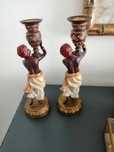 Par figuras em castiçal altura 28 cm