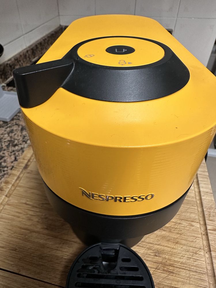 Maquina de cafe Nespresso Vertuo (oferta de capsulas)
