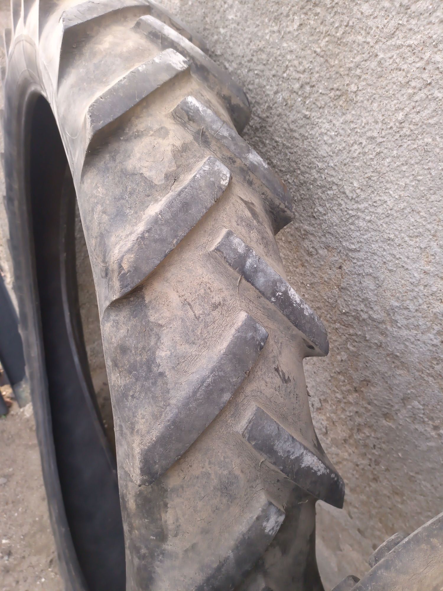 Opony 9.5 R 48 MICHELIN