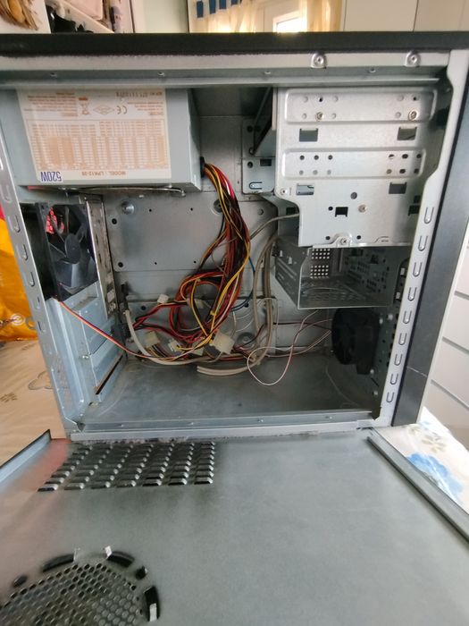 Caixa mini atx com fonte de alimentação
