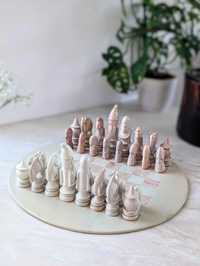 Wspaniałe szachy wykonane z kamienia naturalnego