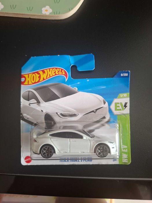 Tesla hotwheels model S