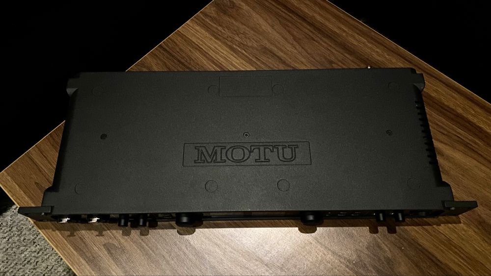 Motu 828es аудіоінтерфейс, звукова карта.