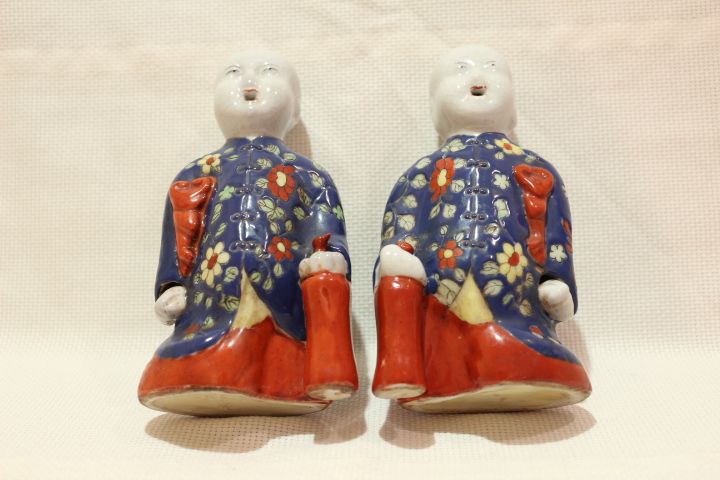 Par de Laughing boys em Porcelana Chinesa Período Jiaqing 1796 a 1820