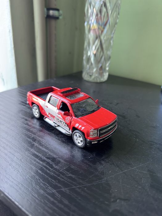 Іграшки Kinsmart