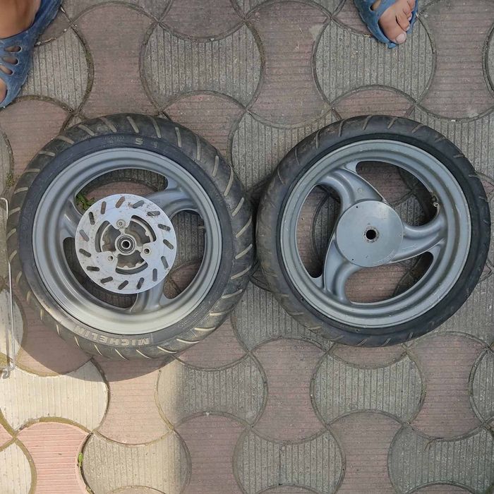 Колесо,диск,резина на скутер -10,12,13 д .