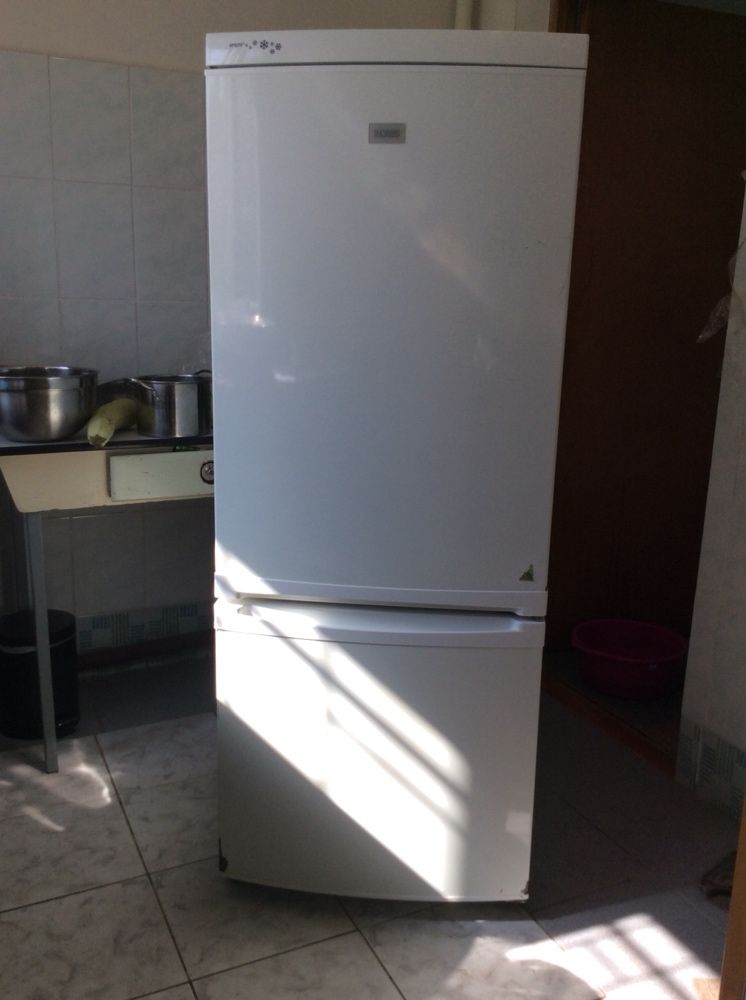 Холодильник Zanussi ZRB329W