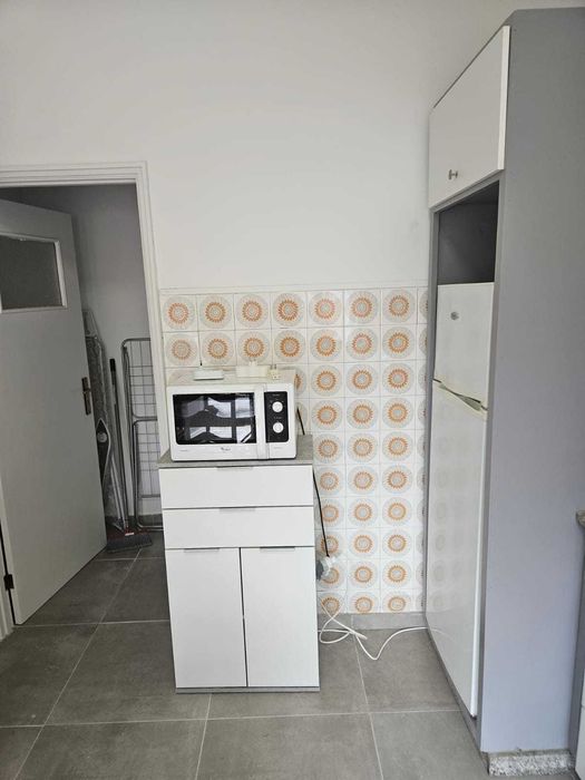 Quarto para arrendar a estudante. Casa e cozinha totalmente equipadas