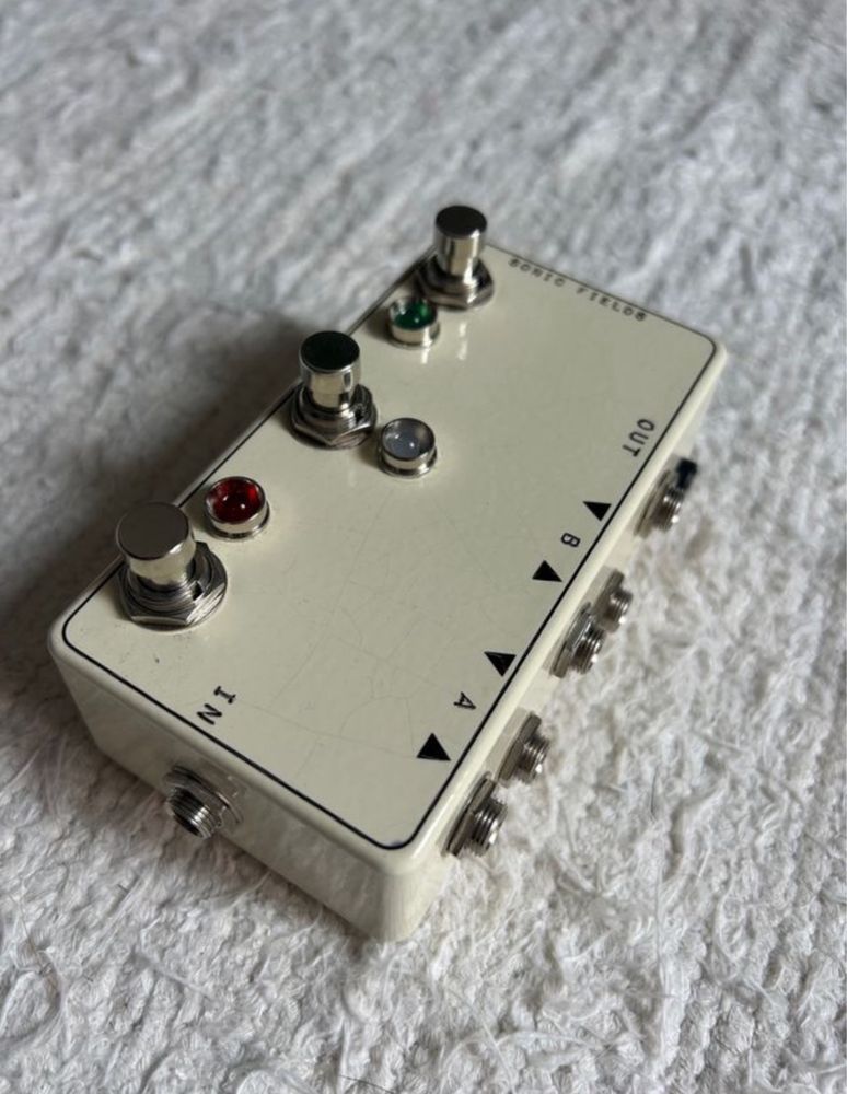 True Bypass switchable looper by sonic fields