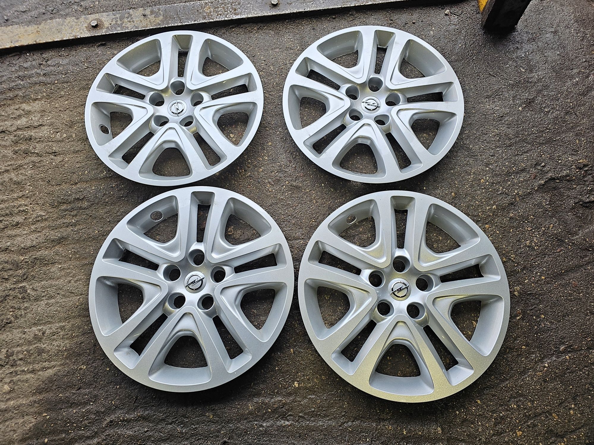 Kołpaki Nowe-Demo-Strukturalne-Opel Astra R16 5x105