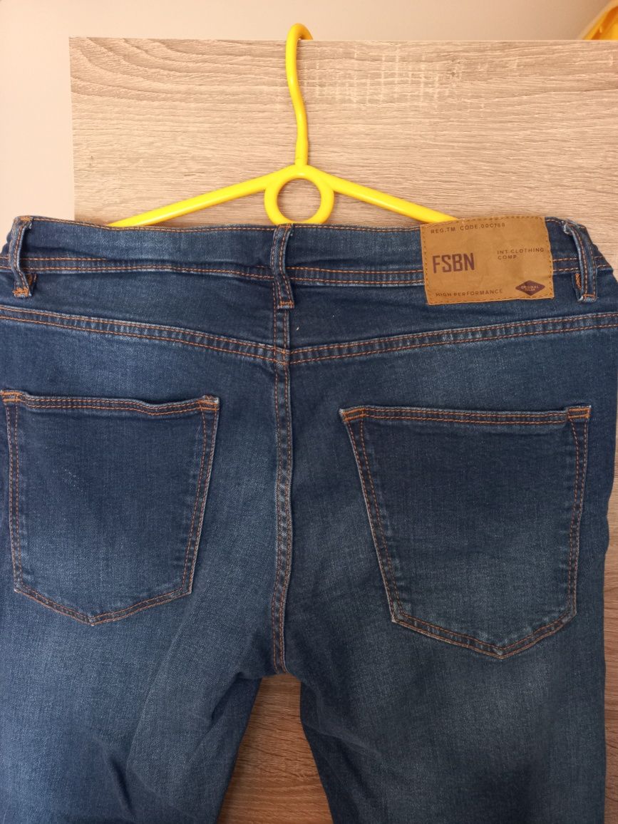 Spodnie jeans skinn fit