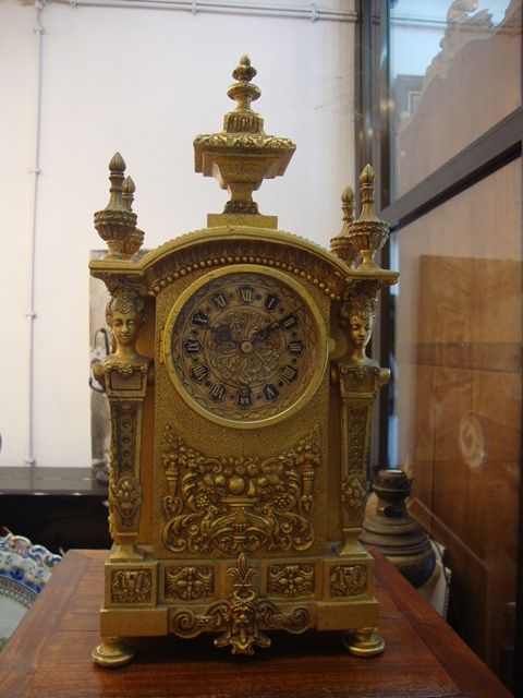 Relógio antigo de mesa