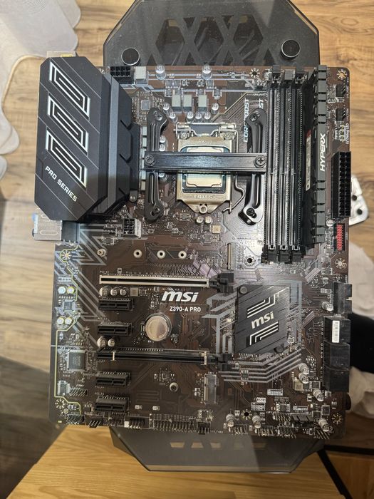 I7 8700k з мат платою, охоложенням та оперативною памʼяттю