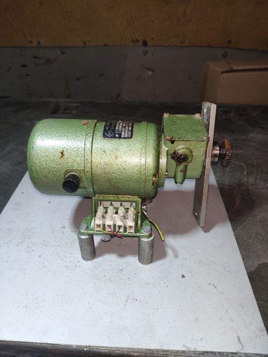 Silnik z przekładnia 230v 1.1 ampera 10 obr.