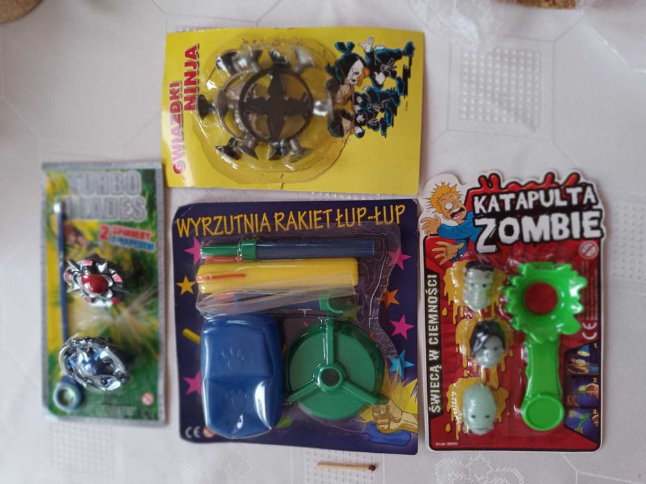 Wyrzutnia rakiet, rzutek i inne zabawki