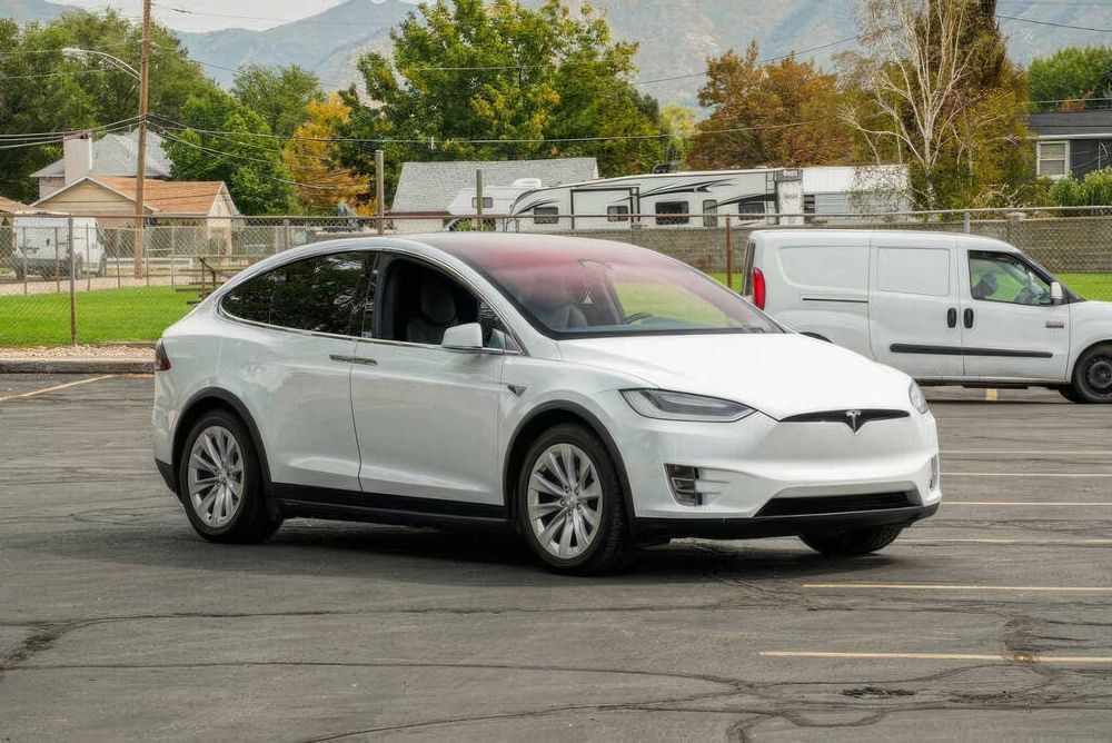 Tesla Model X      2016