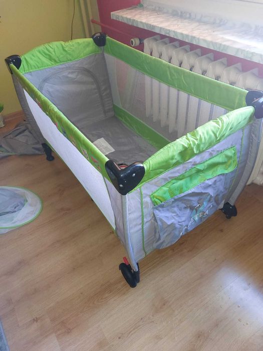 Łóżeczko dziecięce rozkładane