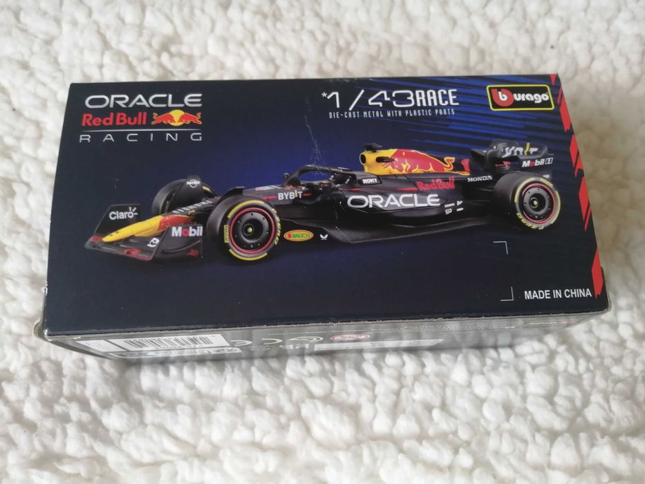 Burago 1/43 Max Verstappen RB19  Novo