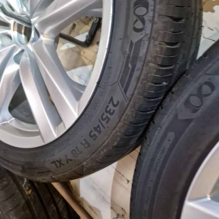 Felgi Volkswagen audi z oponami. Letnie 235/45/18