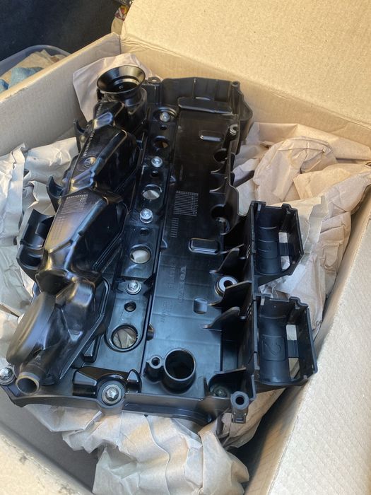 Клапанна кришка (вкг) Вольво