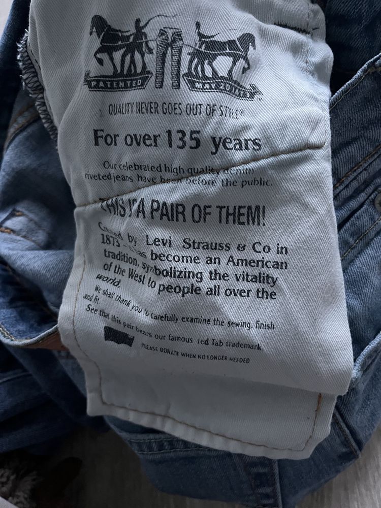 Niebieskie spodnie Levis rozm 28