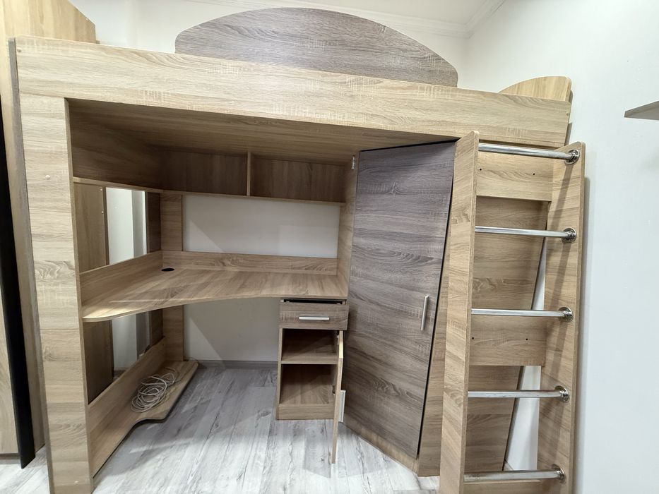 Ліжко,стіл,шафа,3в1