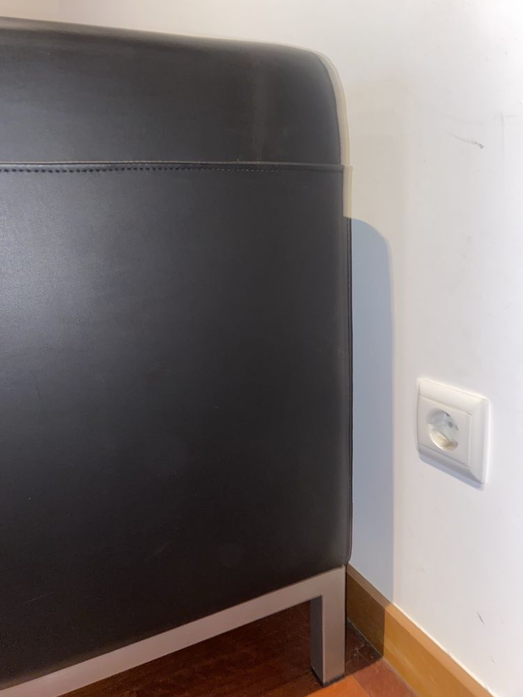Sofa preto e prateado