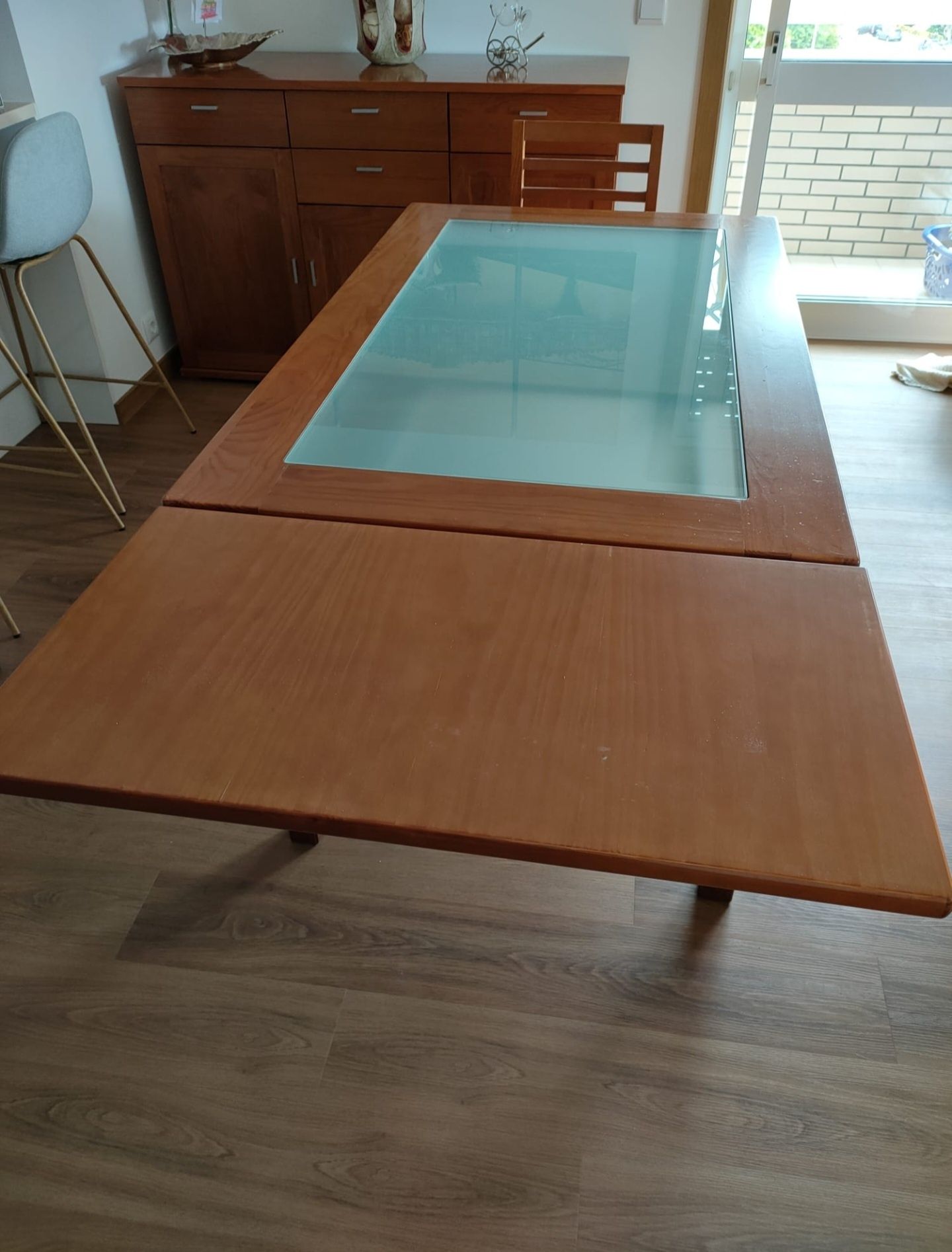 Conjunto mesa jantar, seis cadeiras, aparador e cristaleira