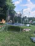 Mam do sprzedania trampolinę bez siatki j trochę jest zardzewiała